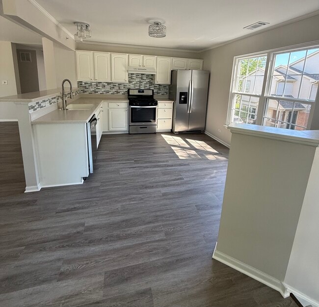 Building Photo - 2276 Vanderbilt Dr