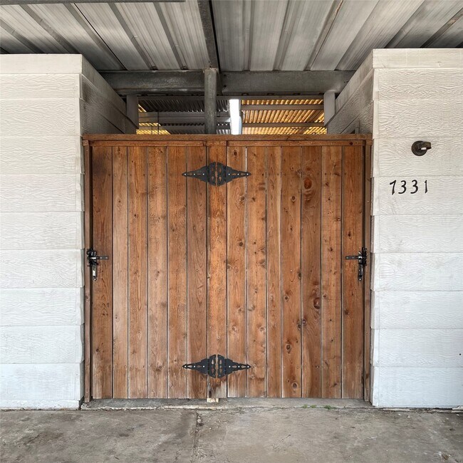 Foto del edificio - 7331 Chasewood Dr