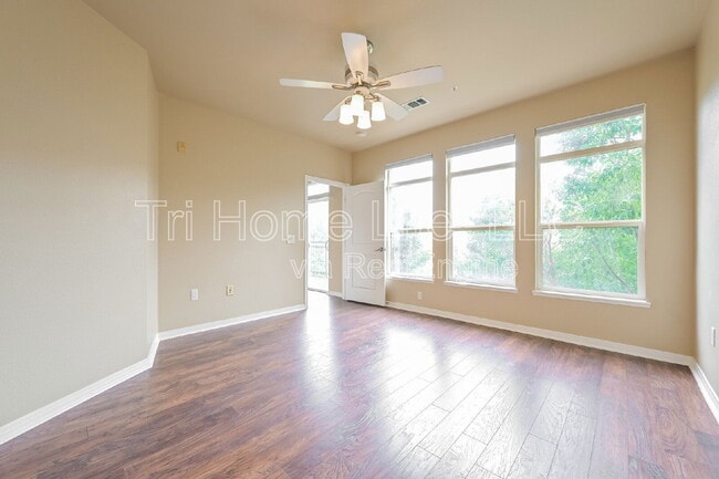 Building Photo - 10184 Park Meadows Dr