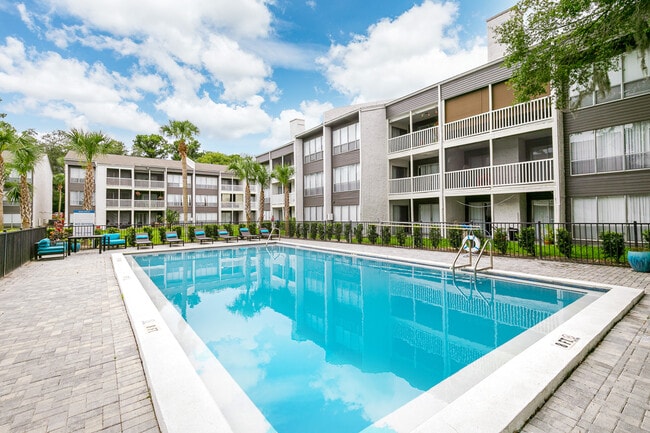 Building Photo - Pier 5350