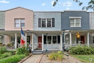 Building Photo - 624 N Alfred St