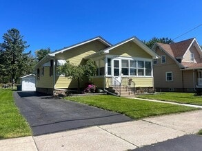 Building Photo - 654 Bond Ave