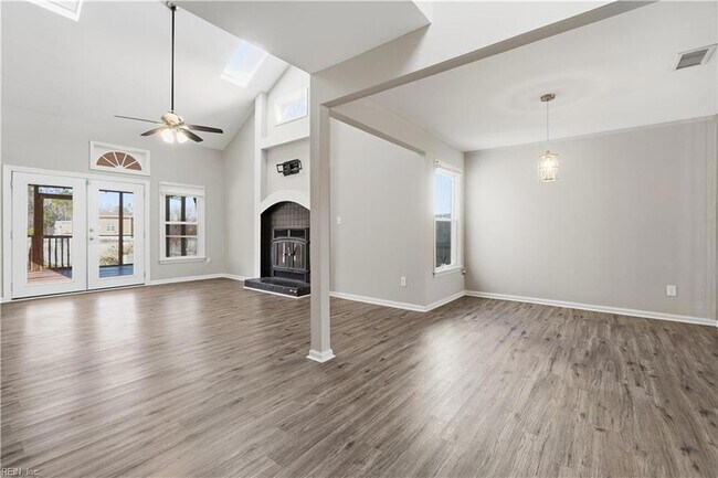 Building Photo - 1329 Thamesford Dr