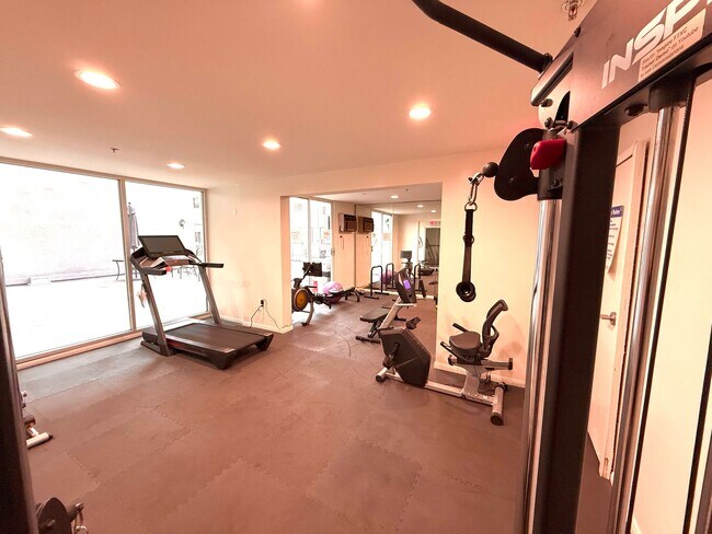 Foto del edificio - Prime Location! 2BR/2BA w/ Large Private Balcony