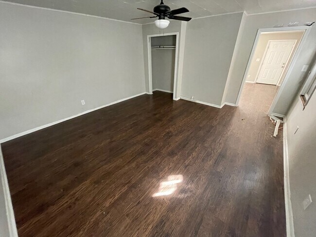 Building Photo - 1BD/1BA Shotgun Single Family Home