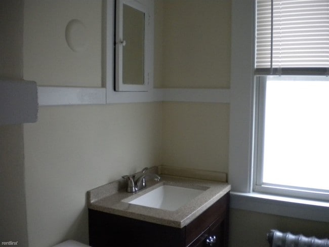 Building Photo - 151 Helen St