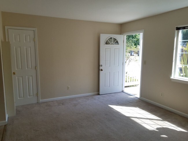 Building Photo - 557 San Geronimo Valley Dr