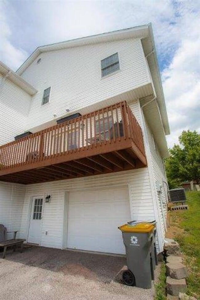 Building Photo - Available Aug 5th , 2026!!