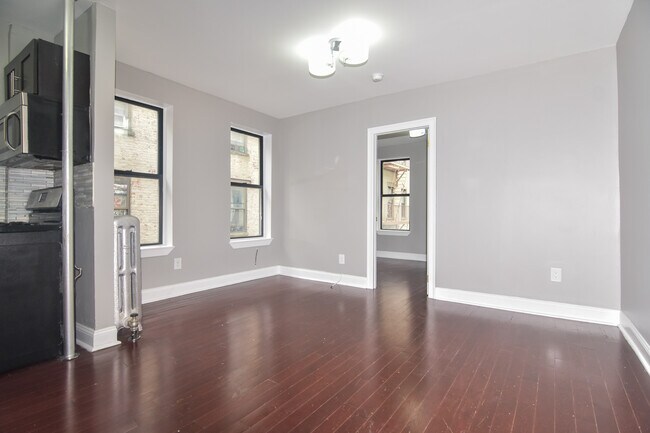 Building Photo - 304 W 151st St