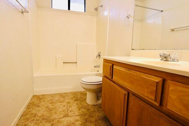 Foto del edificio - 8724 Columbine Ave