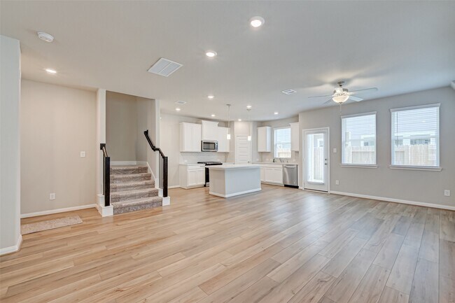 Building Photo - 1526 Lakeline Oak Dr