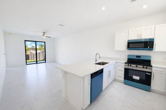 Building Photo - 4806-4808 Golfview Blvd