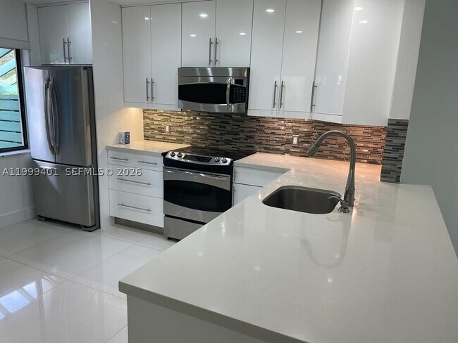 Foto del edificio - 454 Lakeview Dr