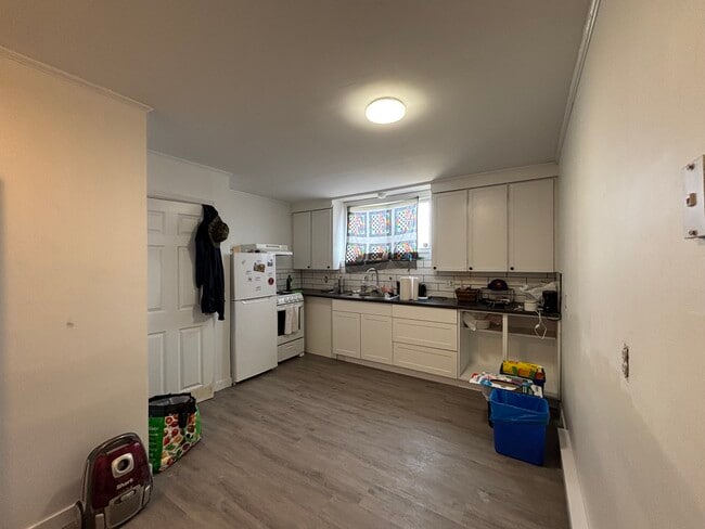 Building Photo - Apartment for Rent