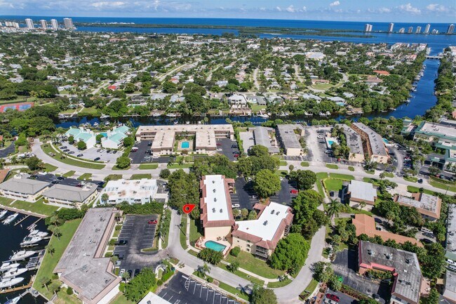 Building Photo - 327 Southwind Dr