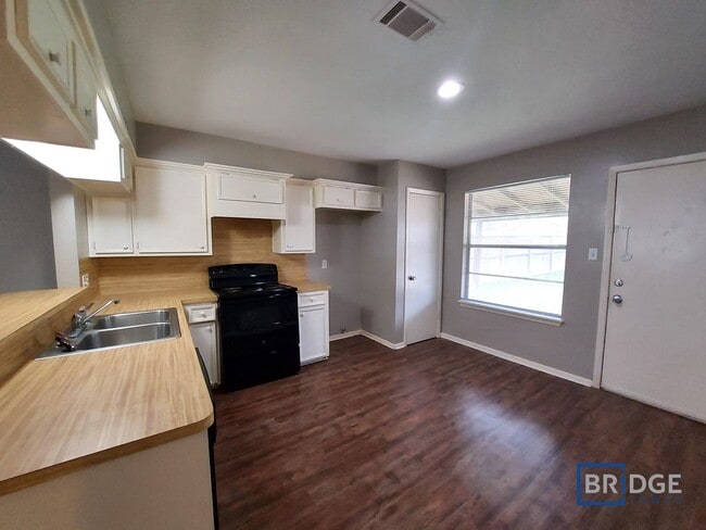 Building Photo - 1611 Hazelwood St