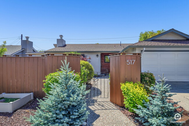 Building Photo - 517 Roxbury Way
