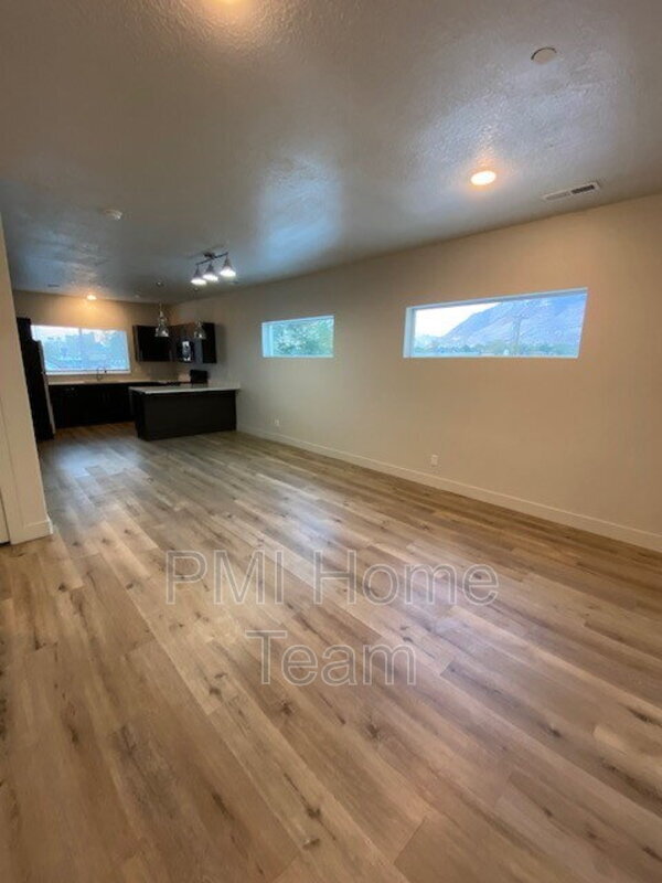 Foto del edificio - 2874 Kiesel Ave