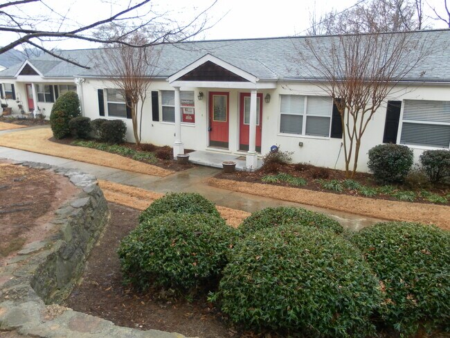 Foto del edificio - 1540 Stone Gate Ln SE