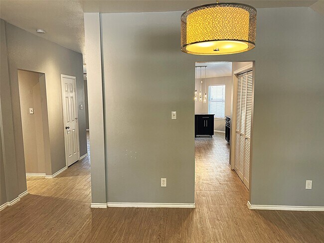 Building Photo - 12727 Cooper Breaks Dr
