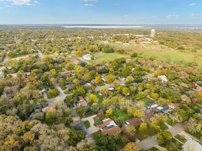 Building Photo - 3300 Adeline Dr