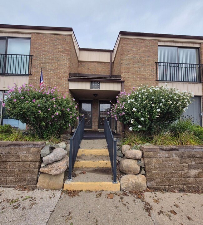 Building Photo - 18233 University Park Dr