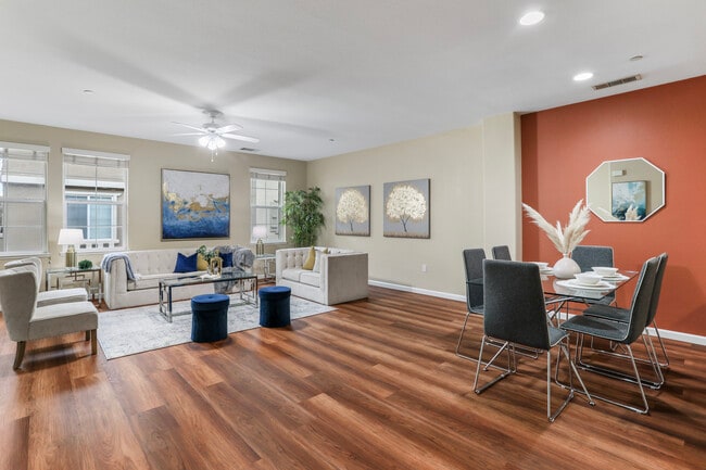 Building Photo - 690 Claridad Loop