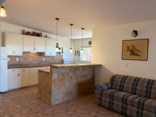 Building Photo - 3Bedroom/1.5 Bath Homeon 2.5 Acres...Rural Living At It's Best and For Only $2100 a Month
