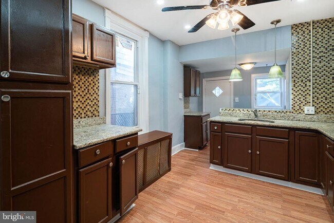 Foto del edificio - 447 N Wilton St