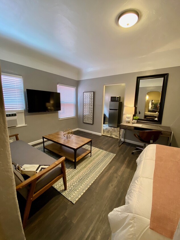 Foto principal - 527 W 3rd St