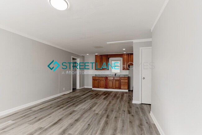 Foto del edificio - SIGN LEASE BY 2/28 AND GET $250 OFF FIRST ...