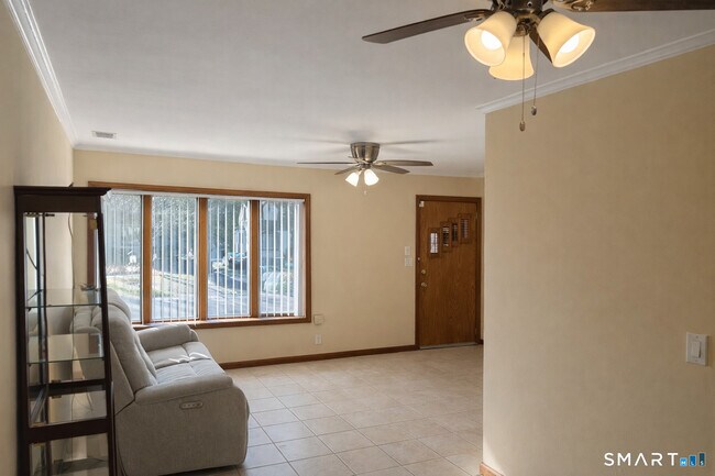 Foto del edificio - 355 Broadbridge Rd