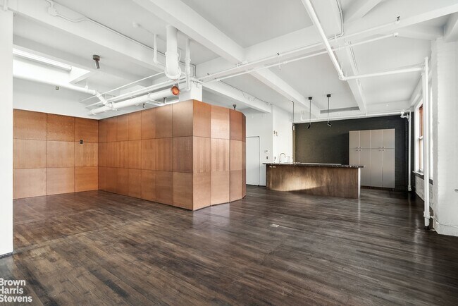 Foto del edificio - TOP FLOOR 50FT LOFT