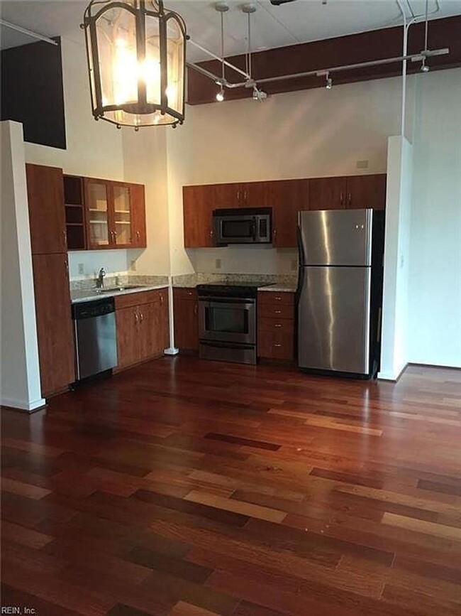 Foto del edificio - Loft Living at Town Center in Virginia Beach!