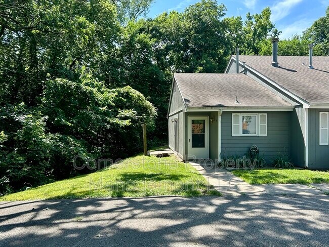 Foto del edificio - 817 Maple Ln