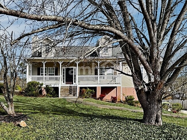 Building Photo - 227 Starlyn Dr