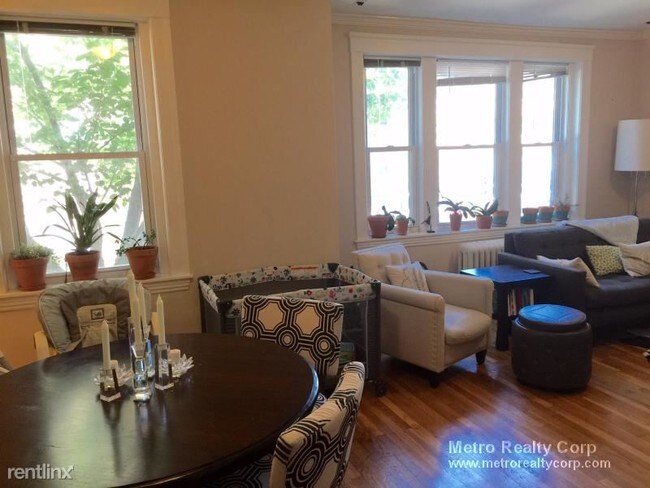 Foto del edificio - 4 br, 2 bath  - 227 Freeman Street #1