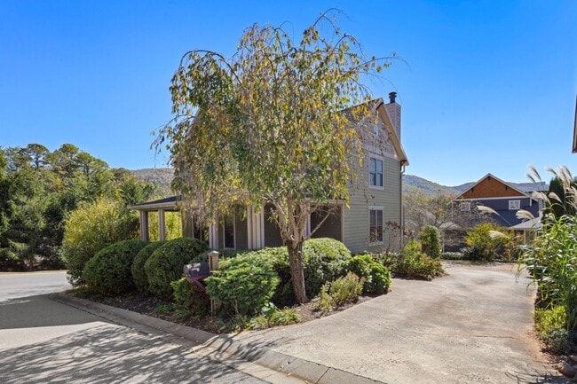 Building Photo - Modern Arts and Crafts Home