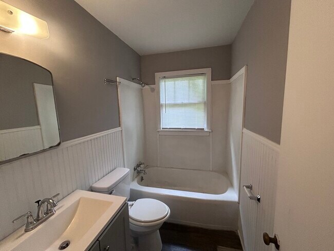 Building Photo - 3402 33rd Ct N