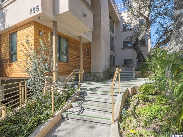 Building Photo - 755 E Del Mar Blvd