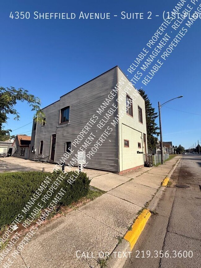 Foto del edificio - 4350 Sheffield Ave