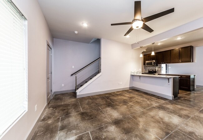 Foto del edificio - Modern Luxurious Lafayette Townhome for Rent (Right Across From the Oil Center)!