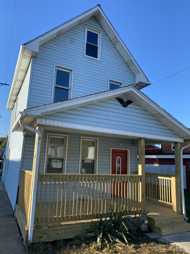 Building Photo - 1040 3rd Ave