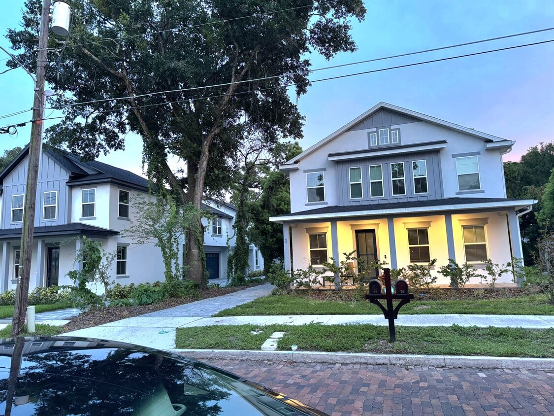 Primary Photo - 70 W Esther St