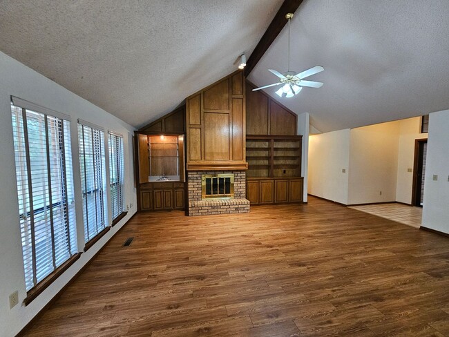 Foto del edificio - (3) Bed/(2) Bath in West Norman Avail NOW!