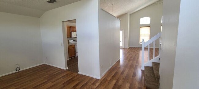 Building Photo - Spacious Pool Home in Kissimmee