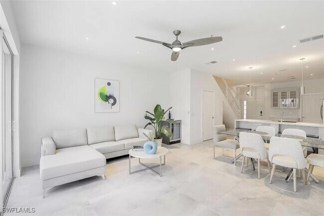 Foto del edificio - 775 Hampton Cir