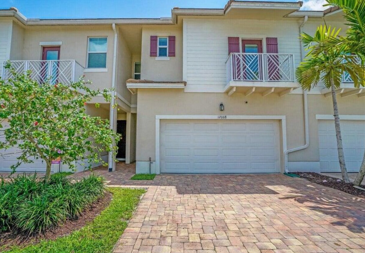 Photo - 12068 Cypress Key Way, Royal Palm Beach, FL 33411 - 3 BR 2.5 BA Townhouse