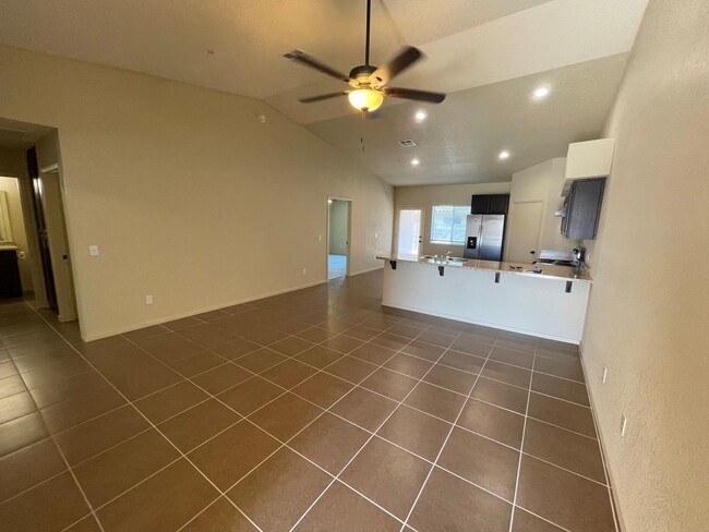 Foto del edificio - 3 Bedroom Townhome in Desert Sky!