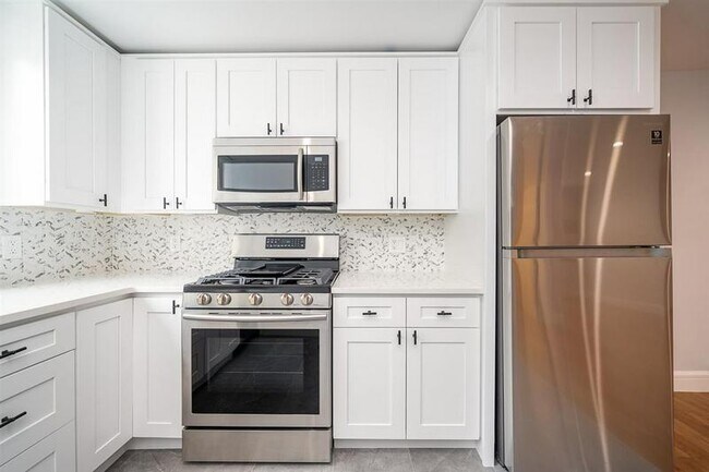 Kitchen - 195 Hutton St